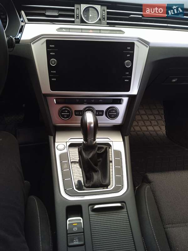 Универсал Volkswagen Passat 2018 в Днепре