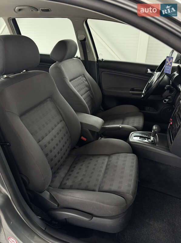 Универсал Volkswagen Passat 2004 в Ильинцах