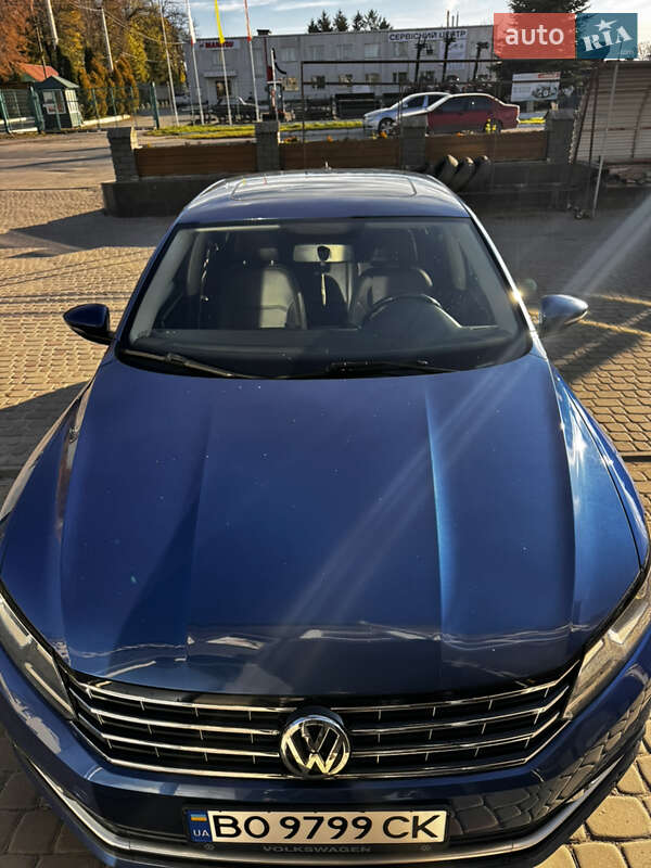 Седан Volkswagen Passat 2016 в Волочиске