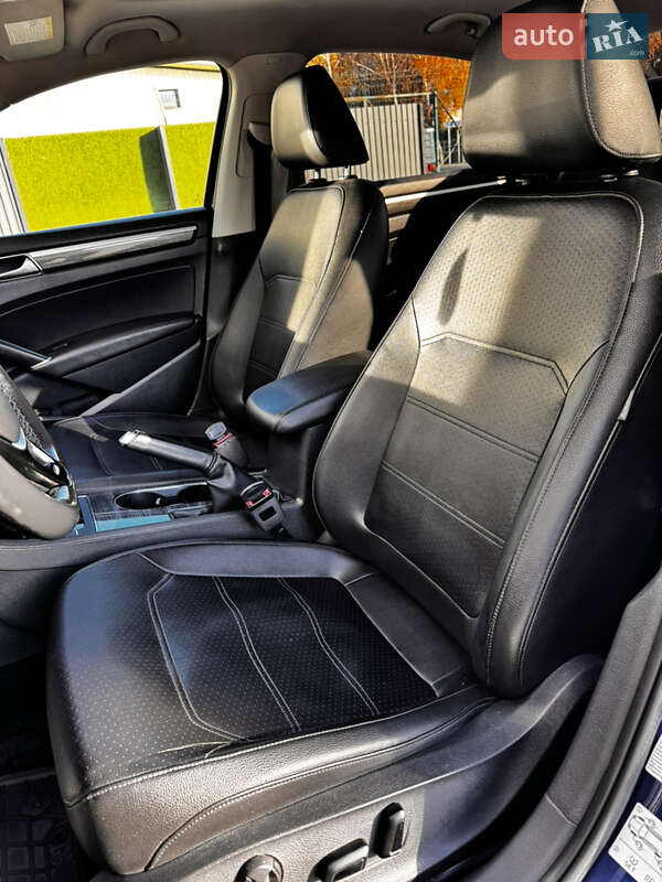 Седан Volkswagen Passat 2016 в Волочиске