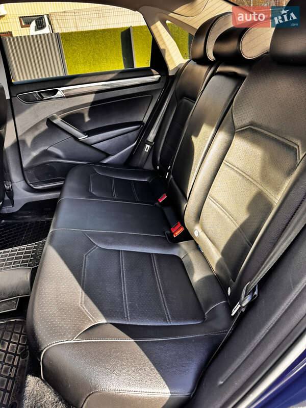 Седан Volkswagen Passat 2016 в Волочиске