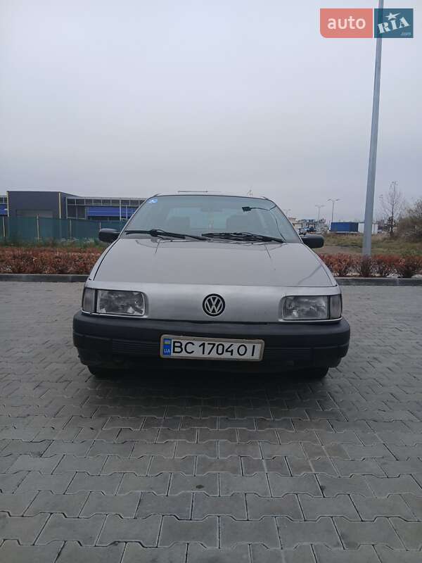 Седан Volkswagen Passat 1992 в Стрые