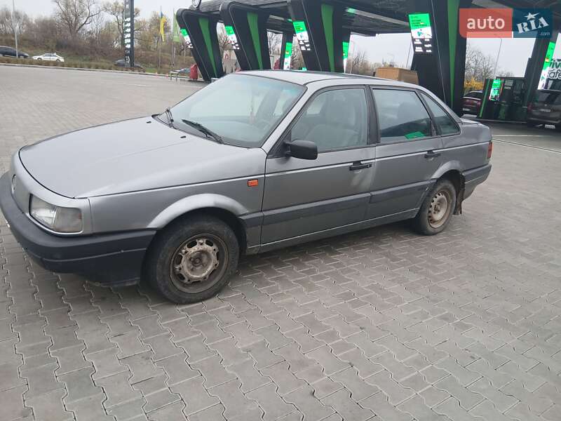Седан Volkswagen Passat 1992 в Стрые
