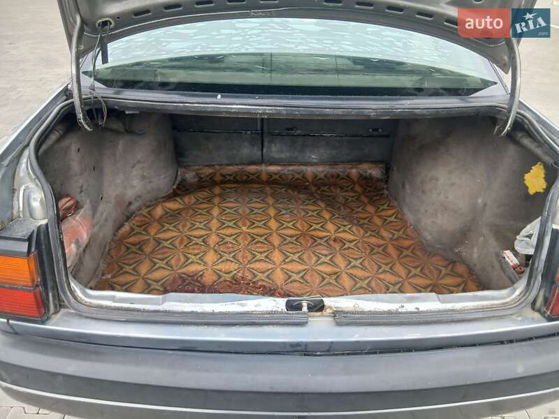 Седан Volkswagen Passat 1992 в Стрые