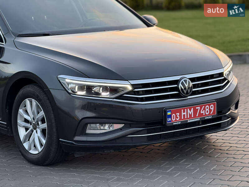 Седан Volkswagen Passat 2022 в Луцке