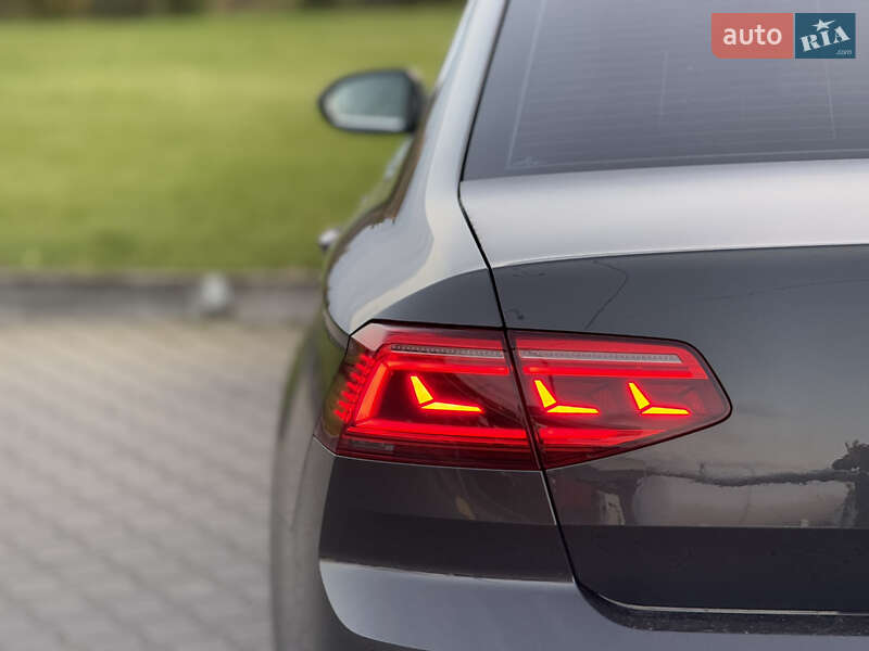 Седан Volkswagen Passat 2022 в Луцке