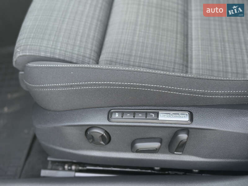 Седан Volkswagen Passat 2022 в Луцке