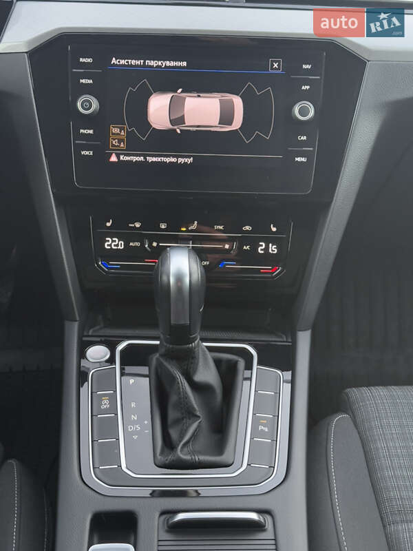 Седан Volkswagen Passat 2022 в Луцке