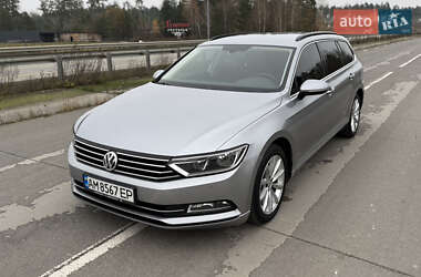 Універсал Volkswagen Passat 2017 в Житомирі
