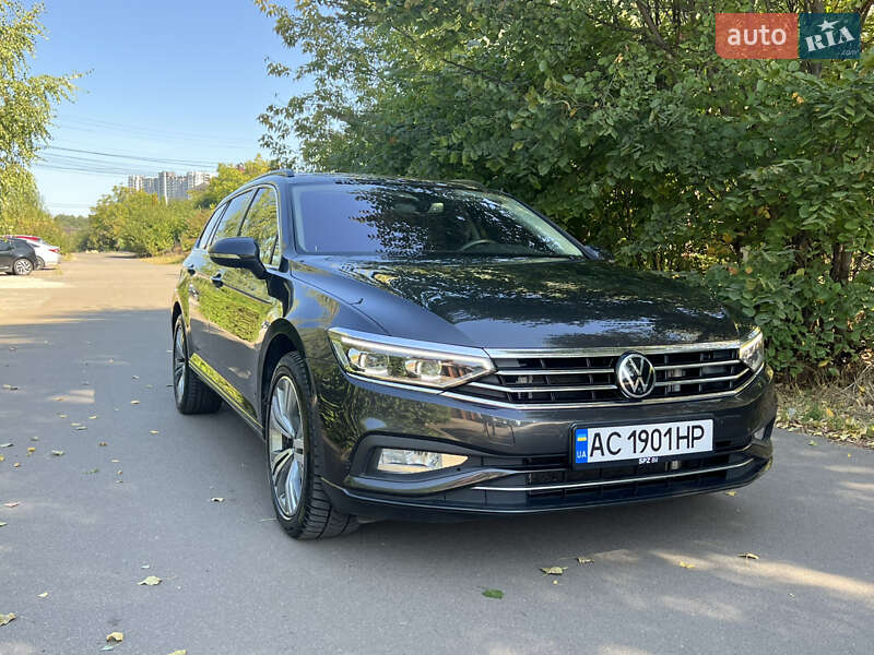 Универсал Volkswagen Passat 2020 в Киеве