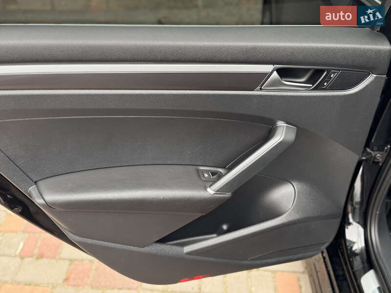 Седан Volkswagen Passat 2016 в Одессе