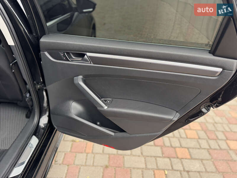 Седан Volkswagen Passat 2016 в Одессе