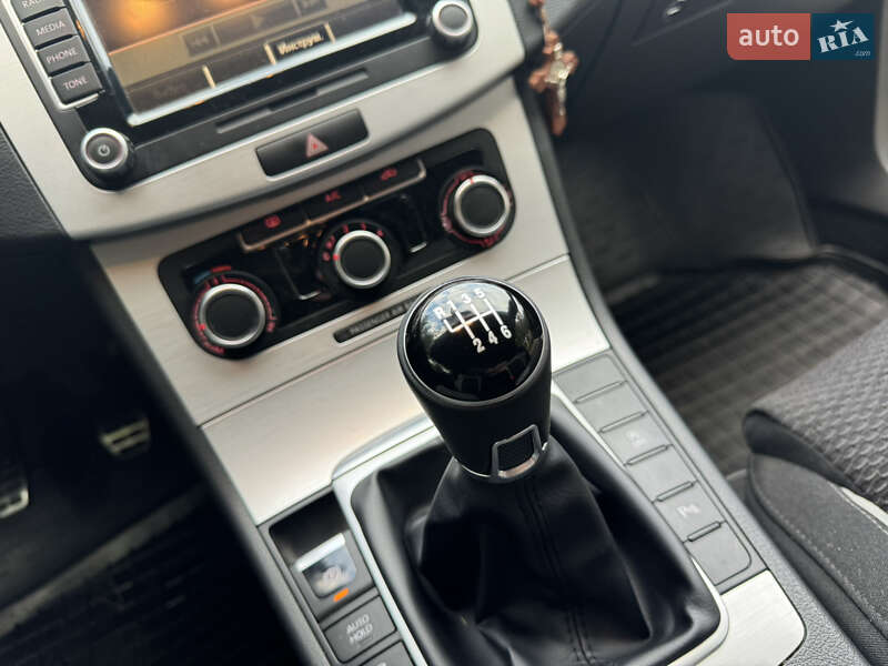 Универсал Volkswagen Passat 2014 в Дрогобыче