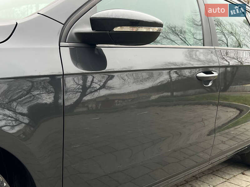 Універсал Volkswagen Passat 2012 в Новояворівську