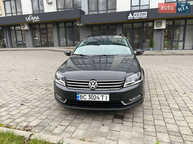 Універсал Volkswagen Passat 2012 в Новояворівську