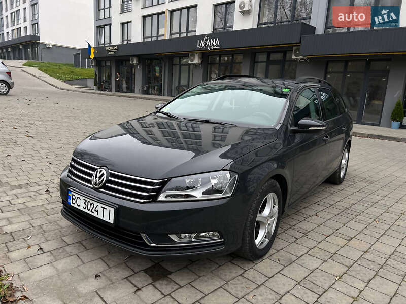 Універсал Volkswagen Passat 2012 в Новояворівську