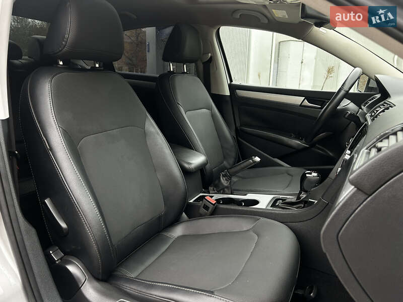 Седан Volkswagen Passat 2012 в Миколаєві