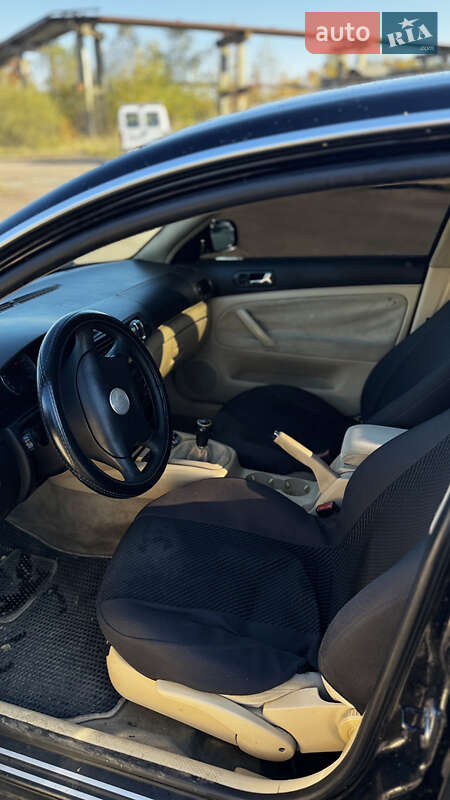 Седан Volkswagen Passat 2003 в Калуше