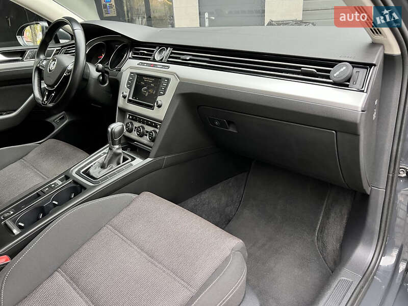 Седан Volkswagen Passat 2017 в Одессе фото 16 Седан Volkswagen Passat 2017 в Одессе