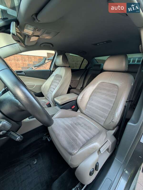 Седан Volkswagen Passat 2006 в Тячеве