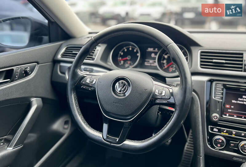 Седан Volkswagen Passat 2018 в Киеве