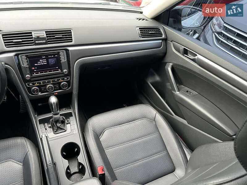 Седан Volkswagen Passat 2018 в Киеве