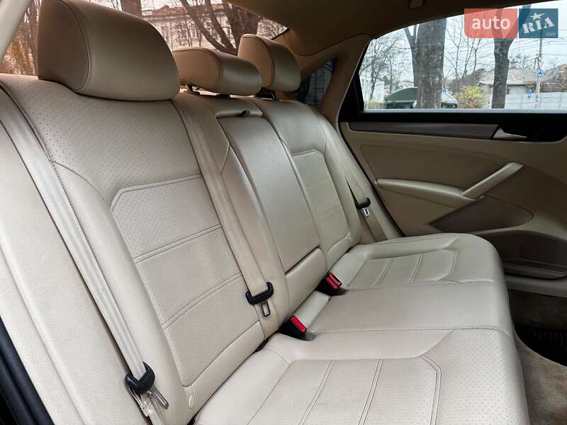 Седан Volkswagen Passat 2014 в Києві
