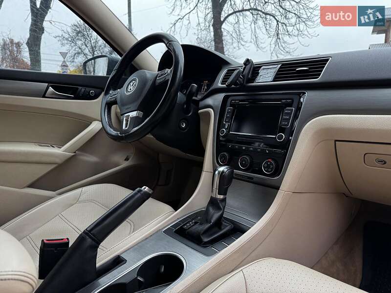 Седан Volkswagen Passat 2014 в Києві
