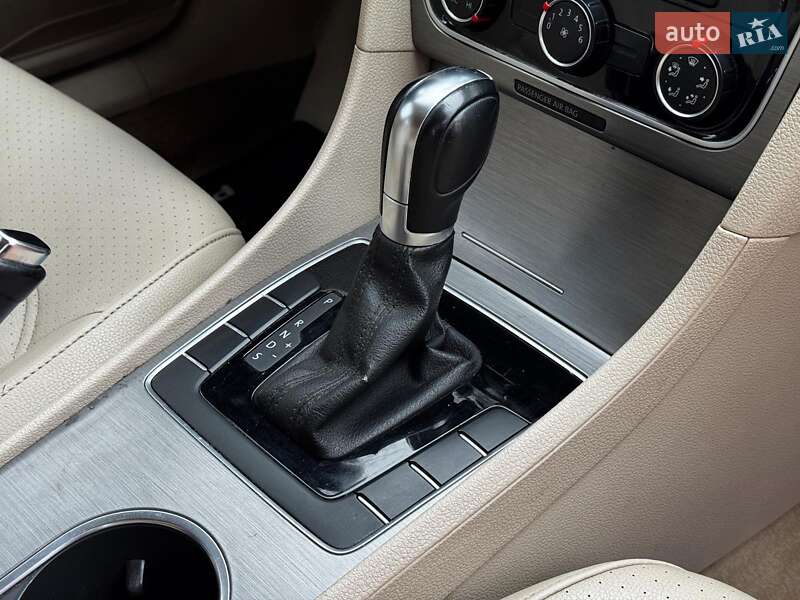 Седан Volkswagen Passat 2014 в Києві