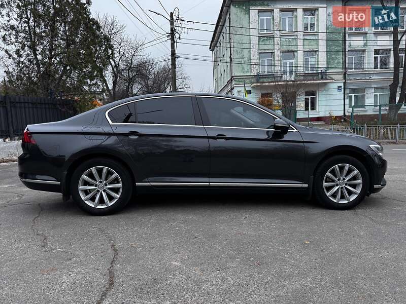 Седан Volkswagen Passat 2018 в Киеве фото 12 Седан Volkswagen Passat 2018 в Киеве