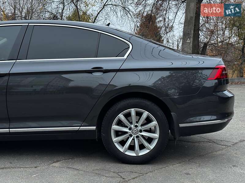 Седан Volkswagen Passat 2018 в Киеве фото 20 Седан Volkswagen Passat 2018 в Киеве
