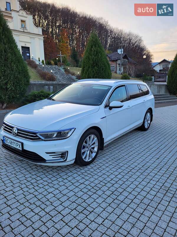 Універсал Volkswagen Passat 2016 в Львові