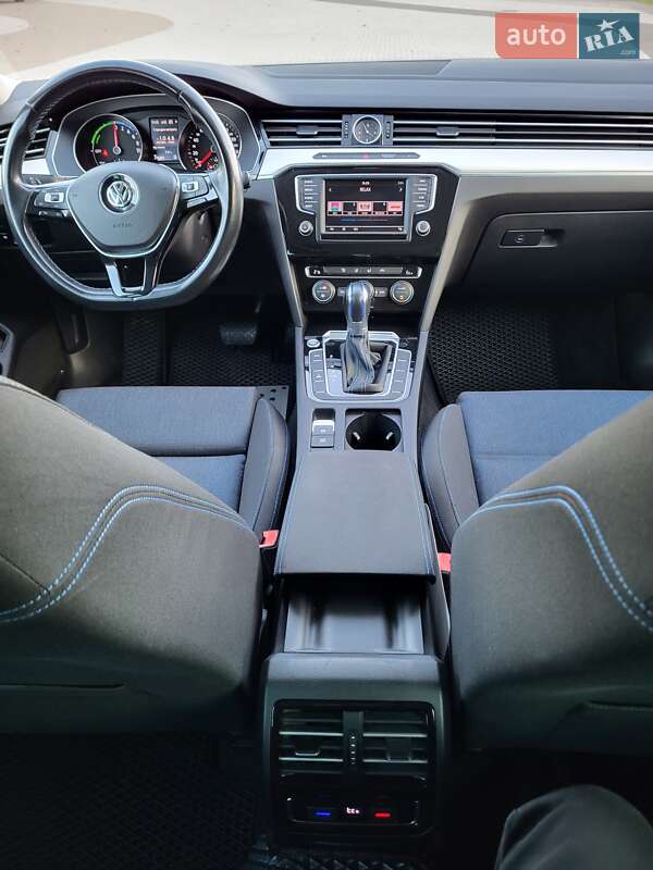 Універсал Volkswagen Passat 2016 в Львові