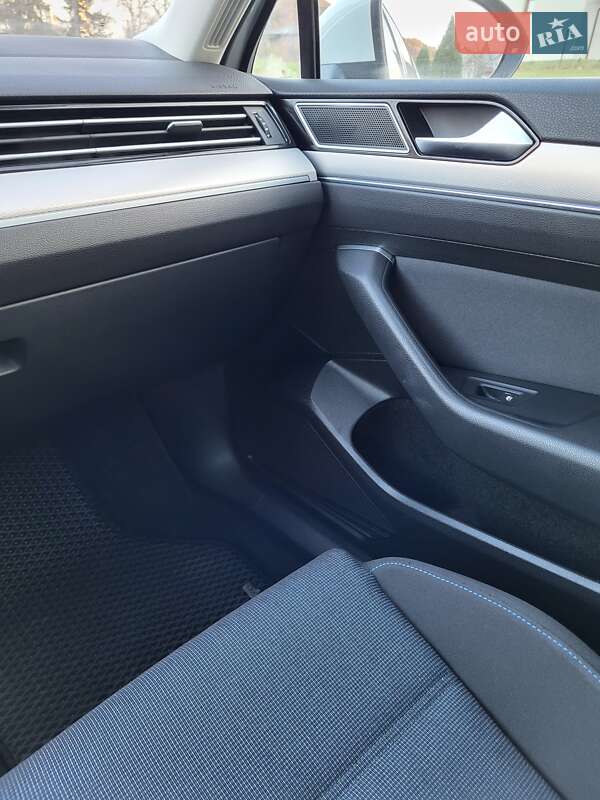 Універсал Volkswagen Passat 2016 в Львові