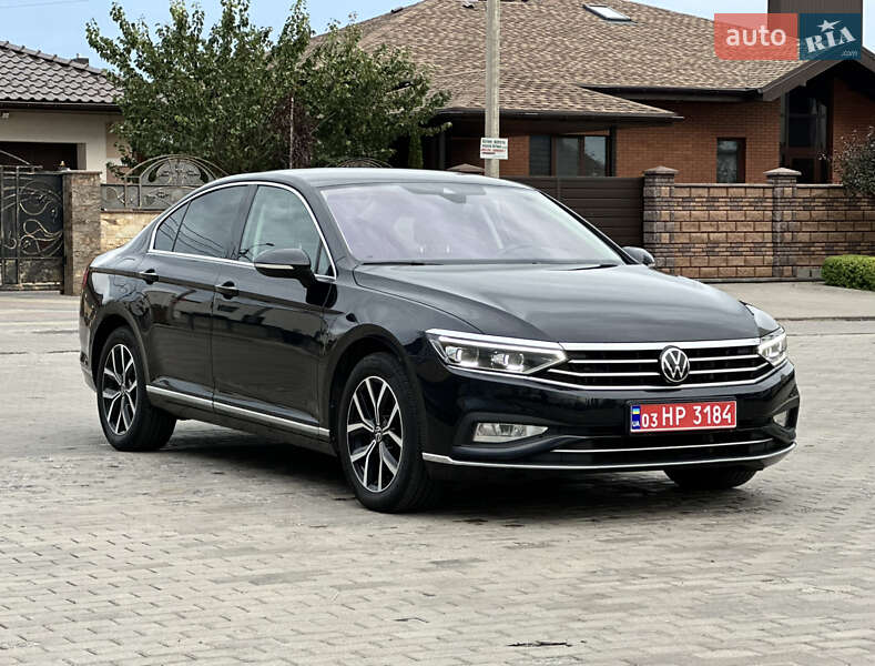 Седан Volkswagen Passat 2021 в Ровно