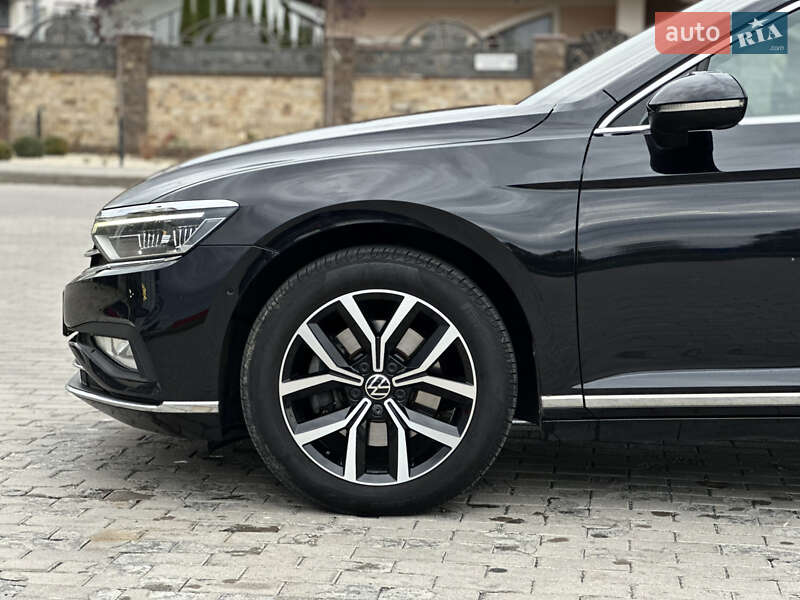 Седан Volkswagen Passat 2021 в Ровно