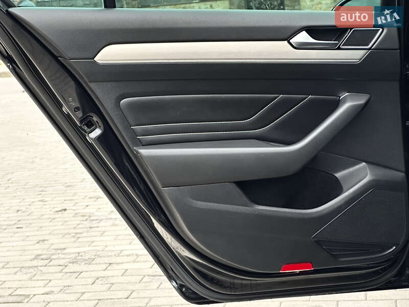 Седан Volkswagen Passat 2021 в Ровно