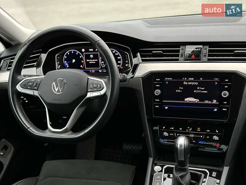 Седан Volkswagen Passat 2021 в Ровно