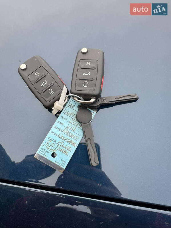 Седан Volkswagen Passat 2018 в Киеве