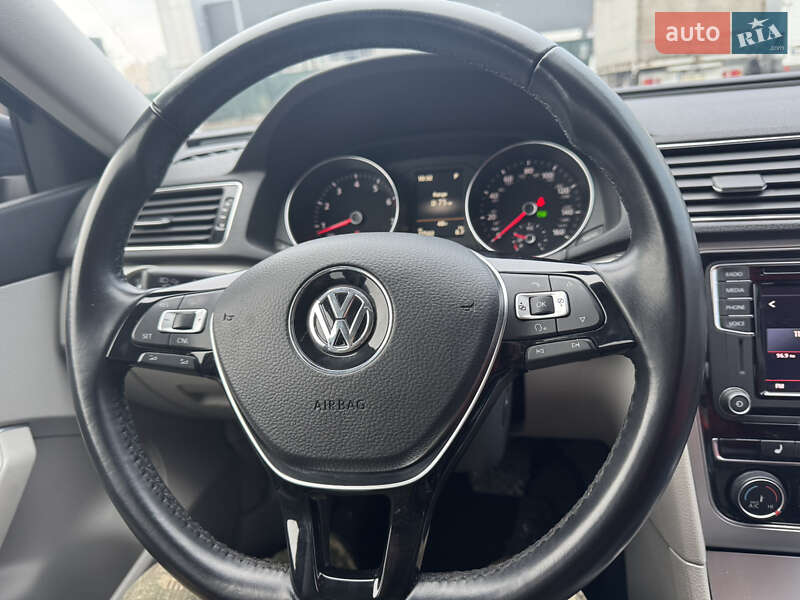 Седан Volkswagen Passat 2018 в Киеве