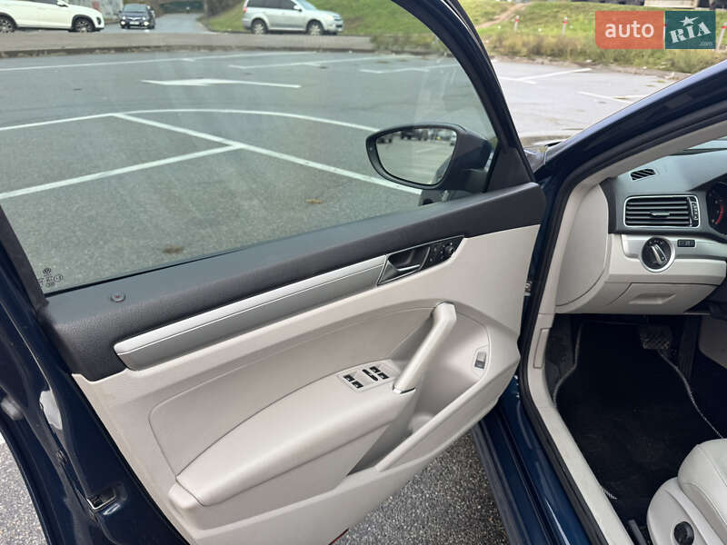 Седан Volkswagen Passat 2018 в Киеве