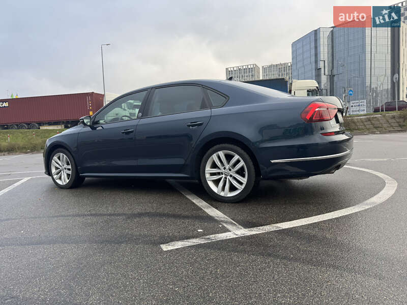 Седан Volkswagen Passat 2018 в Киеве