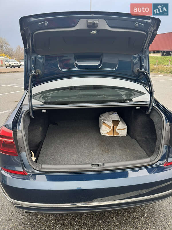 Седан Volkswagen Passat 2018 в Киеве