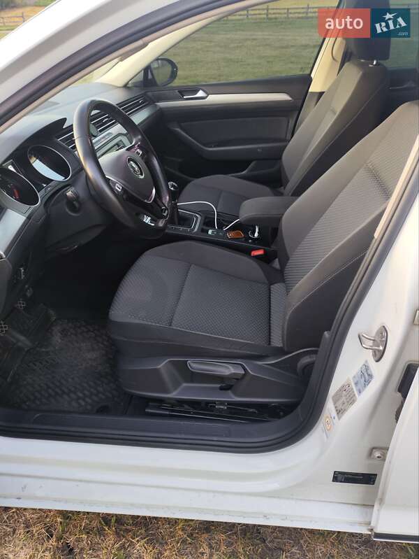 Універсал Volkswagen Passat 2016 в Корсунь-Шевченківському