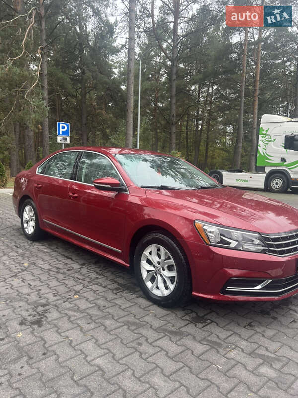 Седан Volkswagen Passat 2016 в Луцьку