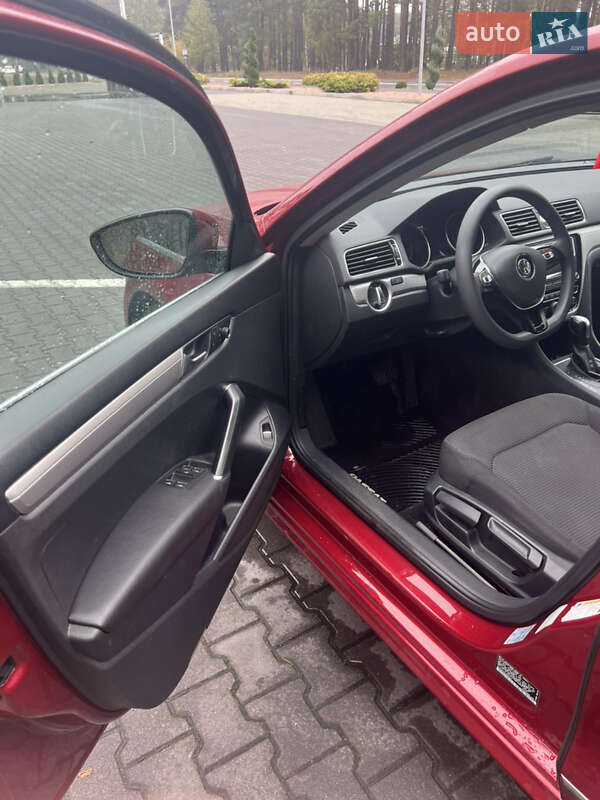 Седан Volkswagen Passat 2016 в Луцьку