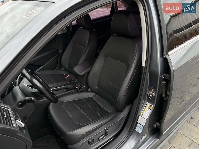 Седан Volkswagen Passat 2017 в Луцке фото 14 Седан Volkswagen Passat 2017 в Луцке