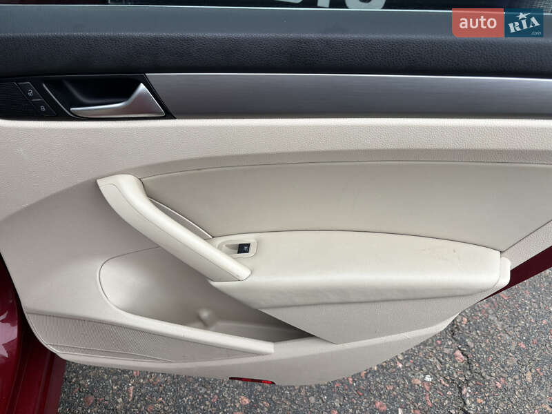 Седан Volkswagen Passat 2015 в Киеве