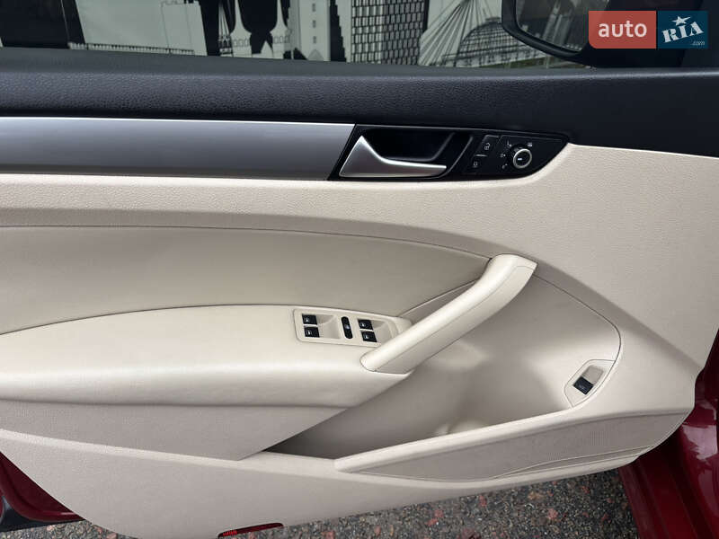 Седан Volkswagen Passat 2015 в Киеве