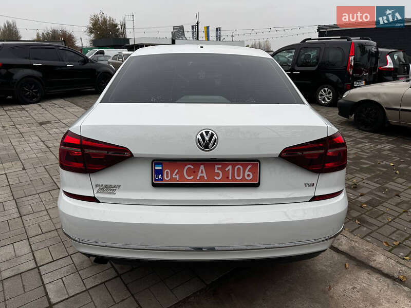 Седан Volkswagen Passat 2018 в Днепре